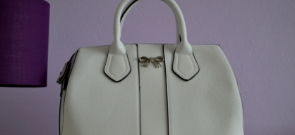 GIVEAWAY: white handbag