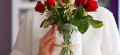 DIY: premeňte obyčajný pohár na originálnu dekoráciu // z pohára váza pár minút