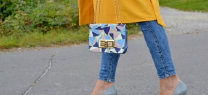 yellow long vest & geometric pattern bag
